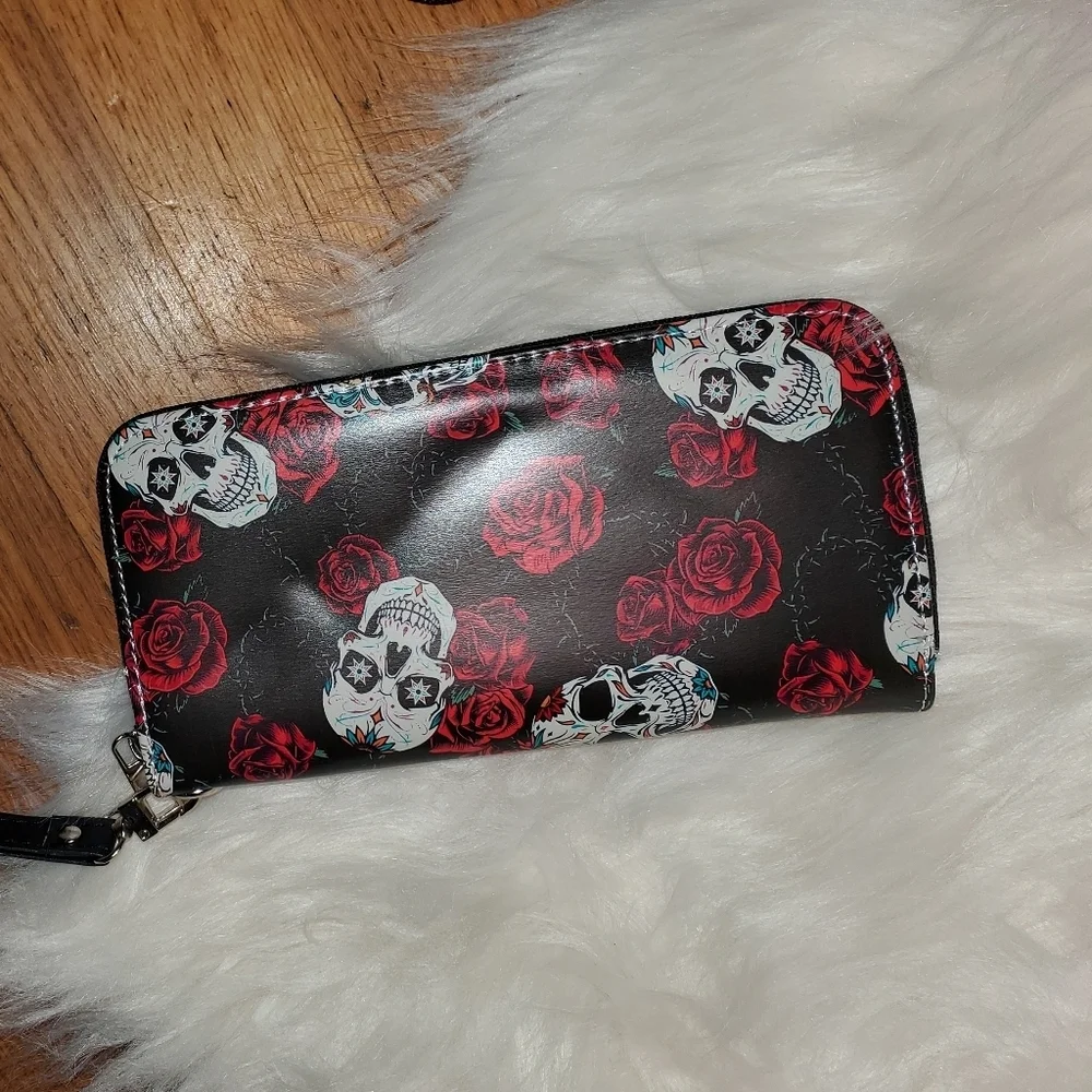 Wallets with Flowers and Skulls  ☠️ 💖